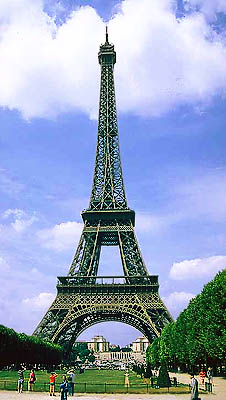 Den Eiffel Torn sett frn rue de l’Universit